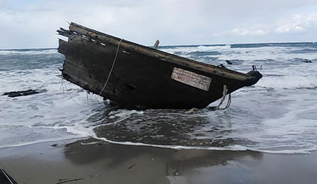Cesetlerin bulunduğu tekne sahile vurdu