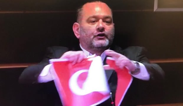 Meclis’te skandal görüntüler! Türk bayrağını yırttı! Türkiye’den çok sert açıklama