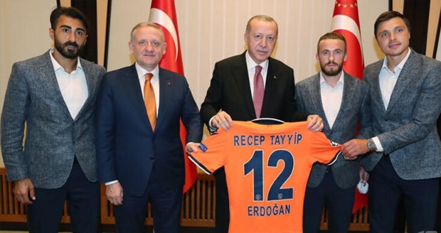 Başkan Erdoğan şampiyon Başakşehir’i kabul etti