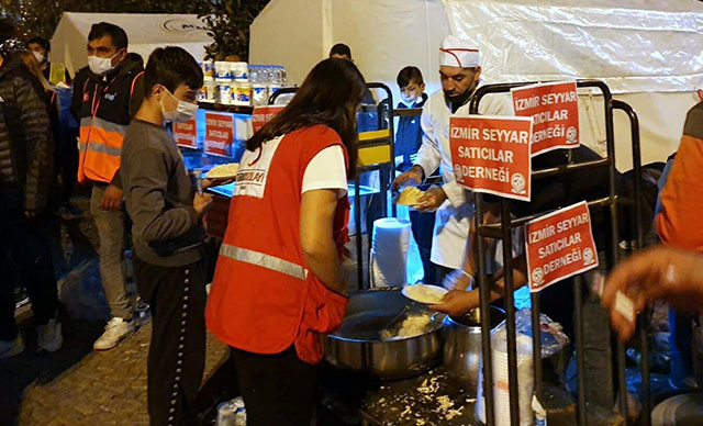 İzmir’de depremzedelere destek açıklaması