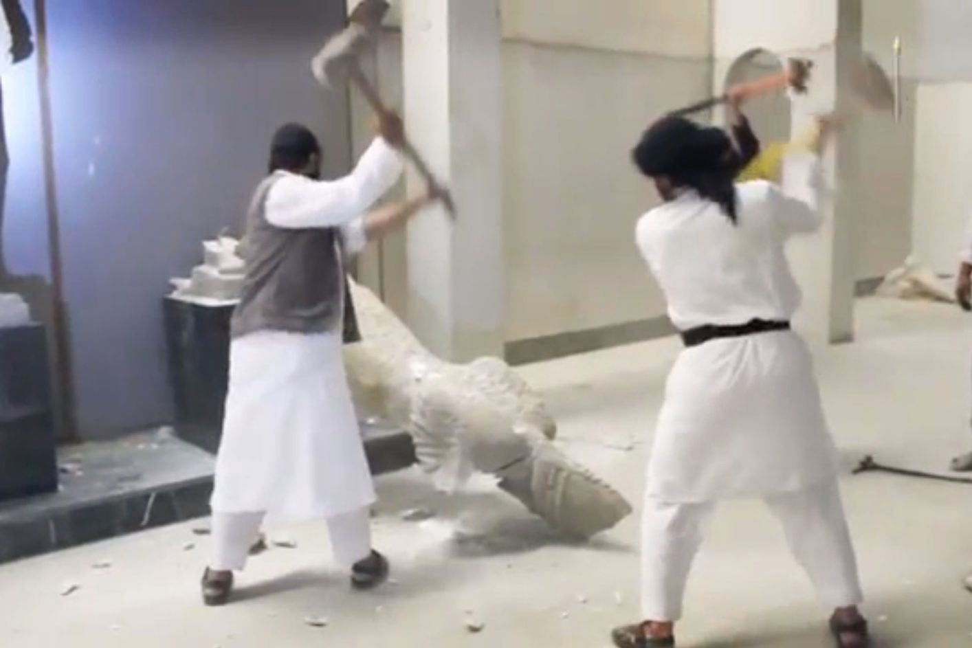 Türkiye’de olan heykelleri put sanan radikal İslamcı teröristler kime karşı?