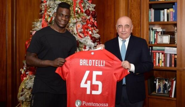 Mario Balotelli, imza attı!