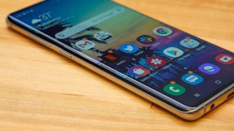 Samsung Galaxy S10 için yayınlanan güncelleme geri çekildi