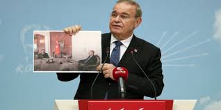 CHP’li Öztrak basın toplantısına bu fotoğrafla çıktı! Erdoğan’ı Zora Sokacak Resim!