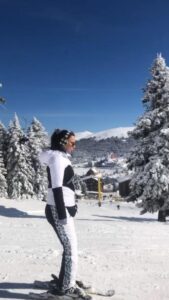 İBB'yi eleştirirken rezil olan Demet Akalın kayak keyfi yaptı