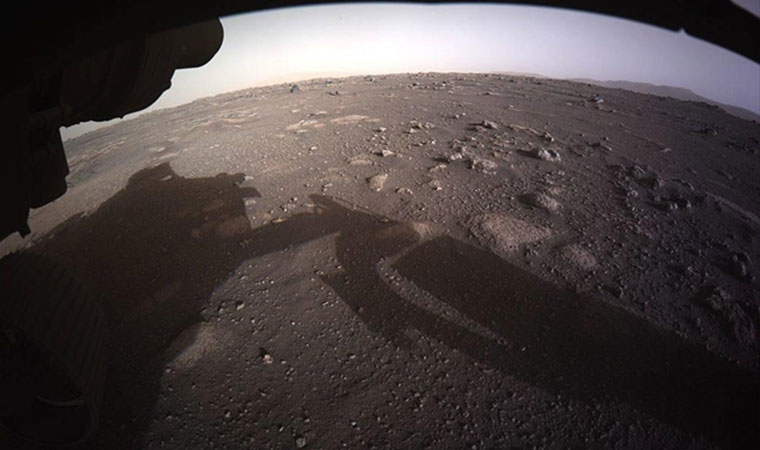 NASA Perseverance’tan gelen Mars’ın yakın çekim fotoğraflarını yayınladı 2021’de bir ilk!