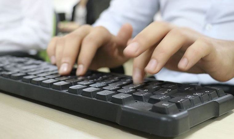Bilgisayar klavyesi nasıl temizlenir? En pis parçası olduğunu biliyor musunuz?
