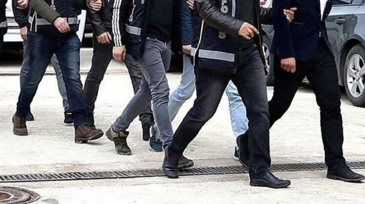 İzmir’de FETÖ operasyonu: 84 şüpheliye gözaltı kararı