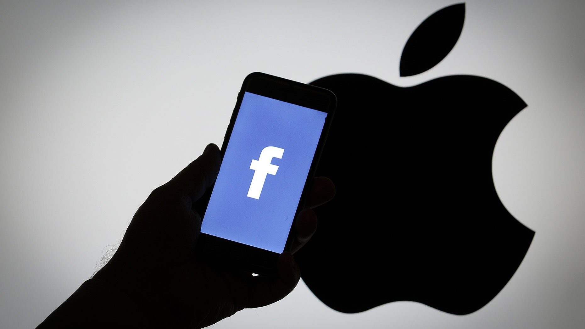 Facebook’un Sansür Telaşı Apple’dan Ret Yedi