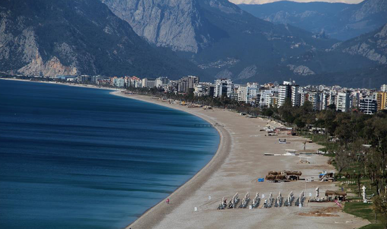 Reuters, “Başarı şansı azalırken Türkiye tam kapanma ile turizm mevsimini kurtarmaya çalışıyor