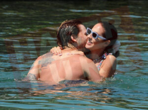 Tarık Emir Tekin ile sevgilisinin Bodrum tatili Sofia'yı öpücüklere boğdu