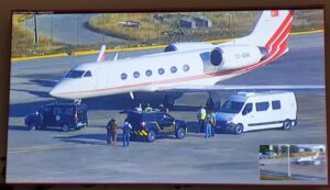 Türk iş jetinde onlarca valiz dolusu kokain yakalandı ACM Air şirketine ait uçak! Sosyal medyada büyük bir haber paylaşıldı, uçak ile gelen kokainler ortaya çıktı, yolcu ve pilotlar göz altına alındı!