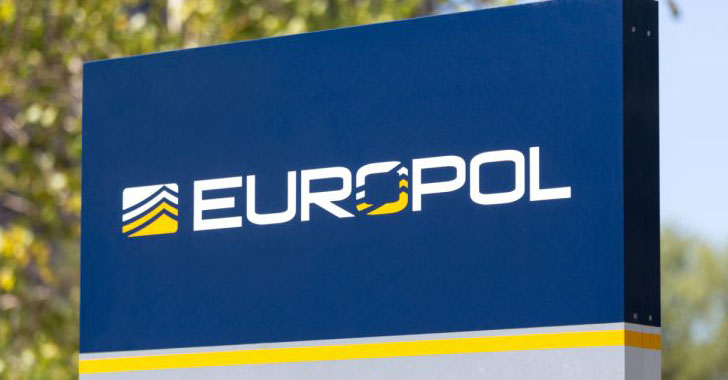 Europol Büyük Suç Çetesini Bastırdı, 100’den Fazla Çevrimiçi Dolandırıcıyı Tutukladı