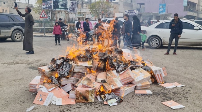 Peygambere hakaretin arkasından ne çıktı? Suriye'nin kuzeyin 'de Suriyeliler ayetleri yaktı!