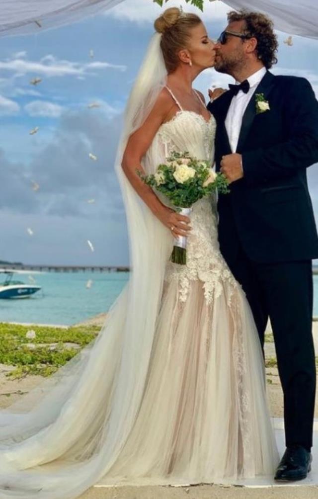 Ivana Sert,  iş insanı Sezer Dermenci ile Maldivler 'de evlendi