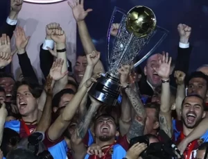 2021- 2022 sezonu şampiyonu Trabzonspor şampiyonluk kupasına kavuştu