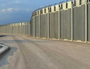 Yunanistan Türkiye sınırına 80 kilometre daha çelik duvar örecek! Göçmenler ve sığınmacılar gelmesin diye yapılıyor!