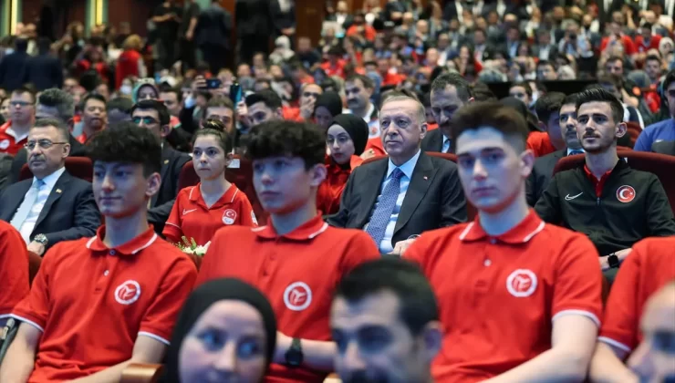 Cumhurbaşkanı Erdoğan “Spor aşkı engel tanımaz” projesi töreninde konuşuyor
