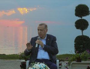 Erdoğan: Seçme ve seçilme yaşını 18’e biz indirdik gafı! Erdoğan’a neler oluyor?