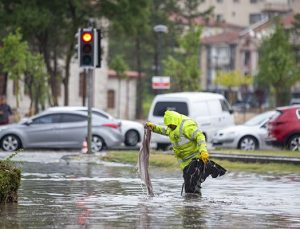 Son Dakika: Bugün Ankara’da öğleden sonra yoğun yağışların başlaması beklenmektedir