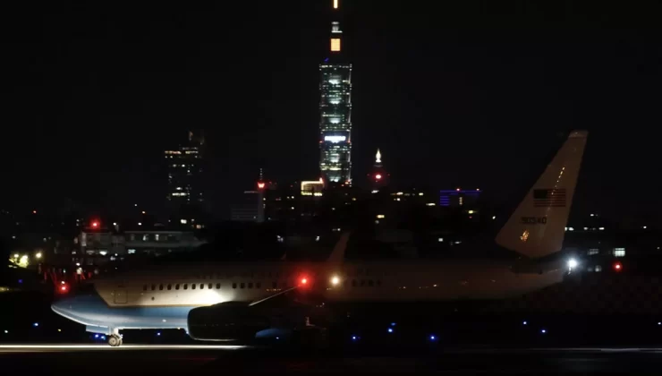 ABD temsilcisi Pelosi’nin uçağı Tayvan’a indi! Savaş uçakları anında havalandı