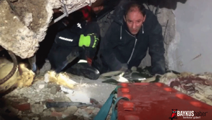 CHP Zonguldak Milletvekili Deniz Yavuzyılmaz, enkaz altına girerek çalışmalara katıldı