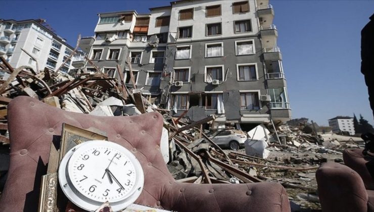 Depremde binası yıkılan müteahhit yurt dışına kaçarken yakalandı