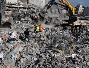 Depremde yıkılan Özkan Apartmanı’nın müteahhidi Mehmet Özkan tutuklandı