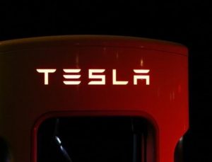 ‘Abartılı’ reklam yapan Tesla’ya 2,2 milyon dolar ceza kesildi!