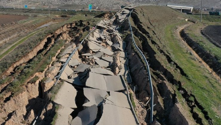 Fay hattına yapılan yol depremde paramparça oldu