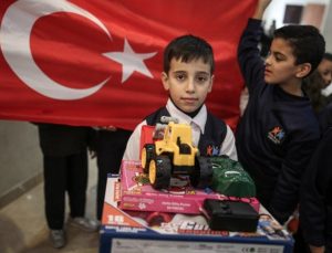 Gazze’den Türkiye ve Suriye’deki depremzede çocuklar için hediye kampanyası