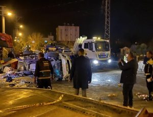 İki kamyon askeri araca çarptı: 2 ölü, 4 yaralı