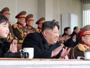 Kuzey Kore lideri kızıyla futbol maçı izledi