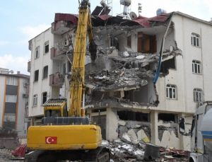 Osmaniye’de binanın yıkımı mahkeme kararıyla durduruldu