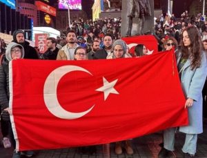Times Meydanı’nda Türkiye için anma