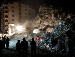 AKP’li başkan mezar parası alınan depremzededen özür diledi