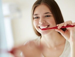 Diş fırçalamak orucu bozar mı? Diyanet yanıtladı…