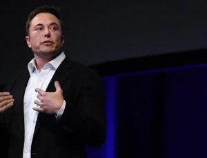 Elon Musk, kendisiyle tartıştığı için işten çıkarılan Twitter çalışanını özür dileyerek geri çağırdı