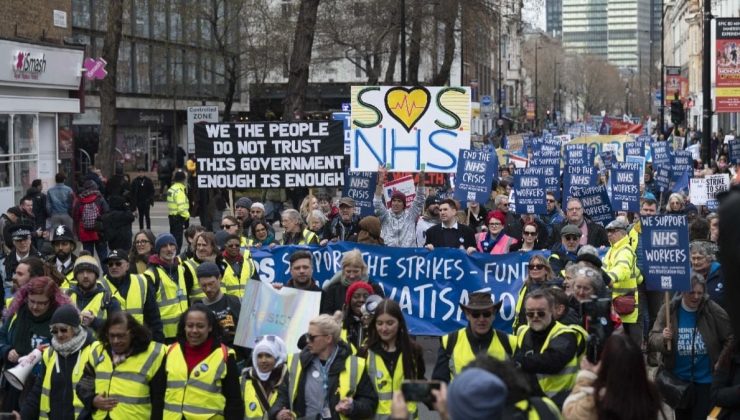 İngiltere’de greve giden sağlık çalışanlarına destek
