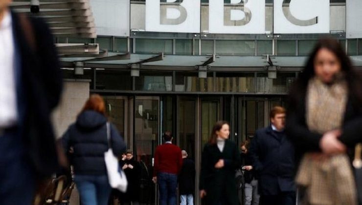 İngiltere’de hükümetin göç politikasını eleştiren BBC sunucusu Lineker görevden alındı