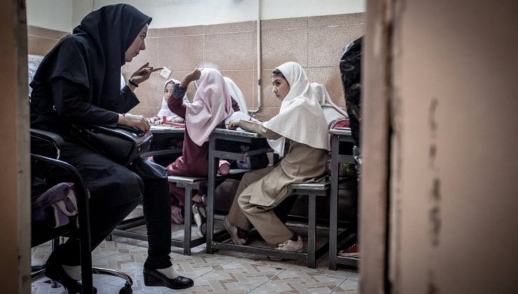 İran’da 400’den fazla kız öğrenci zehirlendi