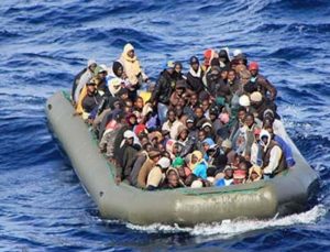 İtalya 1300’den fazla düzensiz göçmeni kurtardı