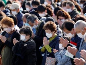 Japonya, deprem ve tsunami kurbanlarını andı