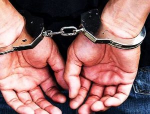 Kaçak alkol ve sigara satan Ukraynalı gözaltına alındı