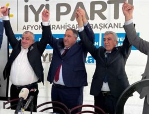 MHP’li meclis üyesi ve eski ilçe başkanı İYİ Parti’ye katıldı