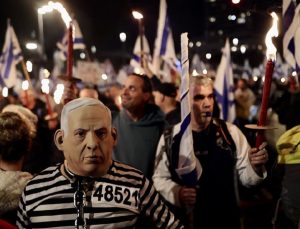 Netanyahu zorda! On binlerce kişi toplandı