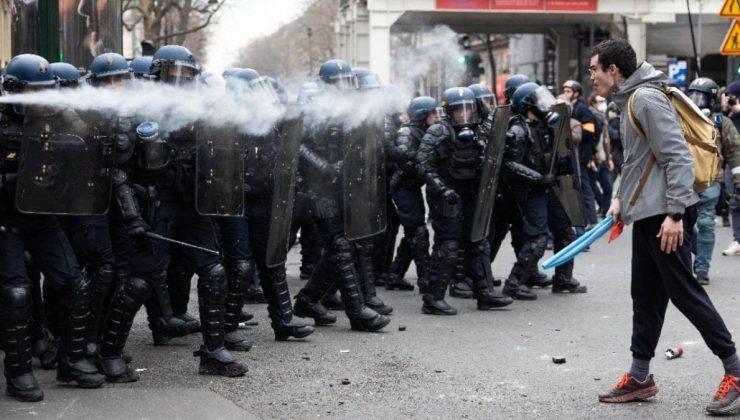 Paris’te polisin protestocuları tehdit etmesine ilişkin soruşturma talebi
