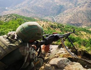 Pençe-Kilit operasyonu bölgesinde PKK’lı 2 terörist teslim oldu