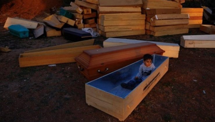 Reuters, İskenderunlu ailenin depremle değişen hayatını yazdı: Mezarlıkta yaşıyorlar