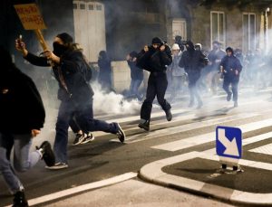 Yasa geçti, Paris karıştı: Yüzlerce kişi gözaltına alındı